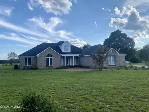 293 Valley Trail Ln, Warsaw, NC 28398