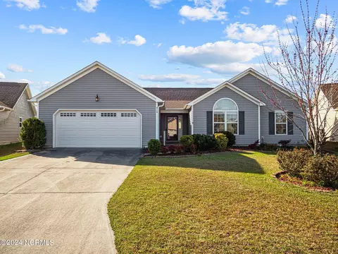 415 Amaryllis Ln, Holly Ridge, NC 28445