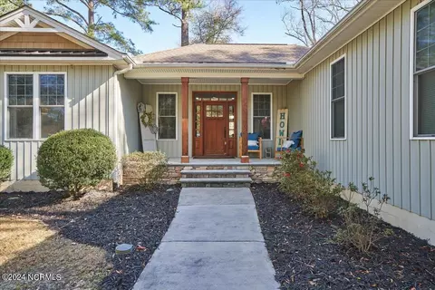 901 Devonshire Trl, Aberdeen, NC 28315