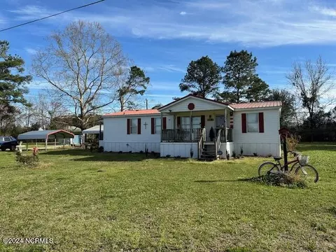 60 Dalton Fowler Ln, Whiteville, NC 28472