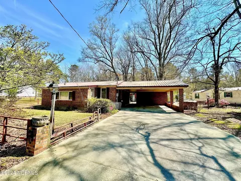 411 Bingham Ln, Lake Waccamaw, NC 28450