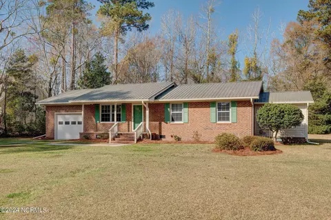 509 S Mcneil St, Burgaw, NC 28425