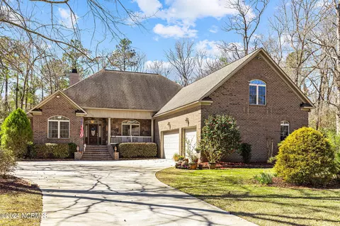 305 Red Oak Dr, Stella, NC 28582