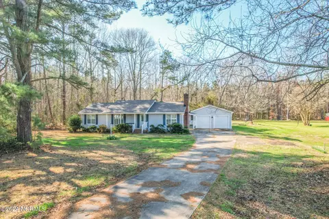 324 NW Backwoods Rd, Moyock, NC 27958