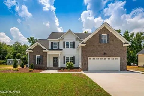 3247 School View Dr, Farmville, NC 27828