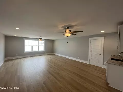 193 Bluebird Ln, Hampstead, NC 28443 photo 4