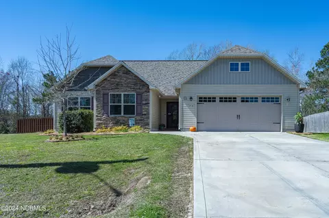 218 Russell Farm Dr, Hubert, NC 28539