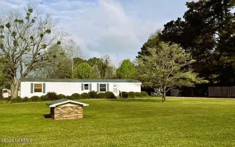 31 Hull St, Whiteville, NC 28472