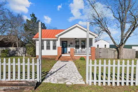 714 N C St, Bridgeton, NC 28519