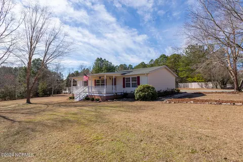 135 Butternut Rd, Carthage, NC 28327