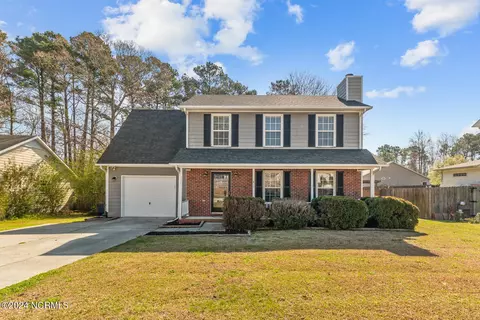 135 Suffolk Cir, Jacksonville, NC 28546