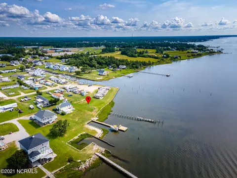 101 Salty Shores Point Dr, Newport, NC 28570