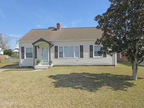606 E Sabiston Dr, Swansboro, NC 28584