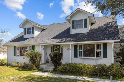 214 Old Ferry Dock Rd, Harkers Island, NC 28531