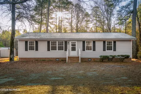 2394 Dawson St, Greenville, NC 27834