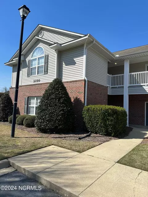 2400 King Richard Ct #E, Greenville, NC 27858