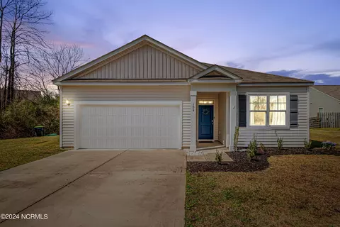 104 River Winding Rd, Jacksonville, NC 28540