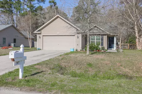 307 Tuscan Ct, Richlands, NC 28574