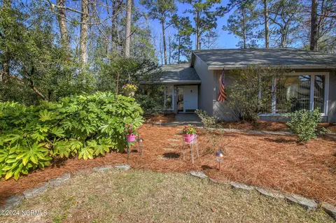 218 Lord Granville Dr, Morehead City, NC 28557