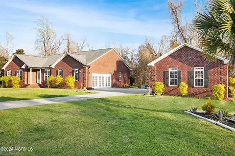 272 Country Squire Ln, Jacksonville, NC 28540