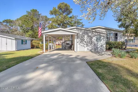405 Quartermaster Ct, Hampstead, NC 28443 photo 1