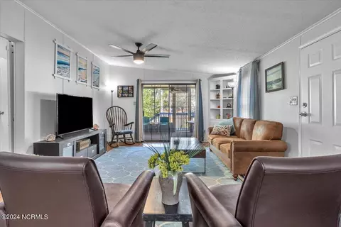 405 Quartermaster Ct, Hampstead, NC 28443 photo 9