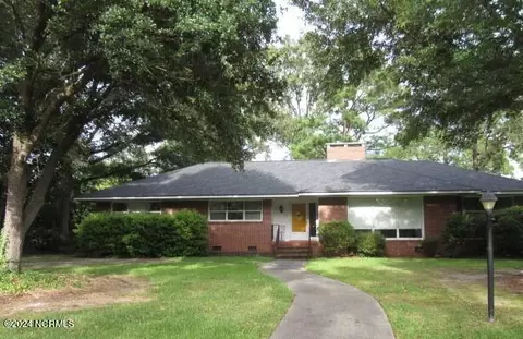 2101 Greenbriar Rd, Kinston, NC 28501