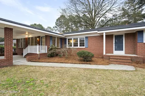 304 W Wards Bridge Rd, Warsaw, NC 28398