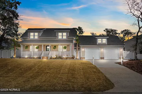 128 NE 33rd St, Oak Island, NC 28465