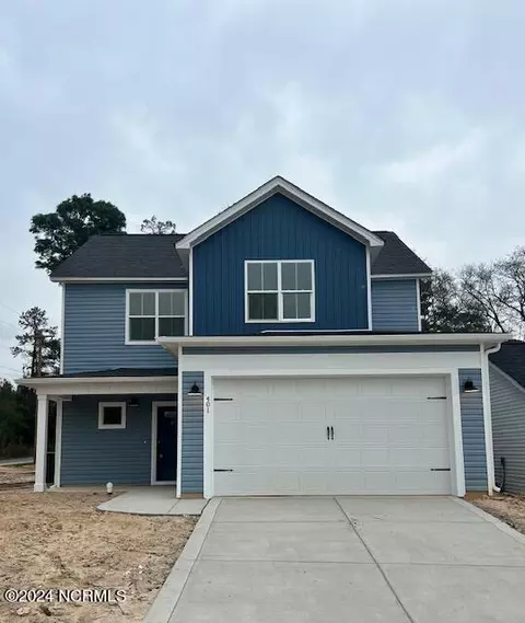 401 Kendall Dr, Southern Pines, NC 28387