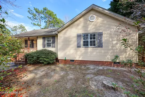 1131 Twin Lakes Dr, Southport, NC 28461