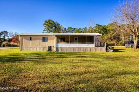 222 Trout St, Holly Ridge, NC 28445