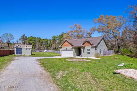504 Queens Creek Rd, Hubert, NC 28539