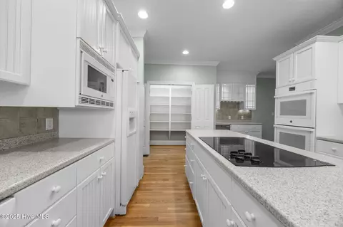Kitchen - 207 Pamlico Ln, Chocowinity, NC 27817 photo 8 of 8