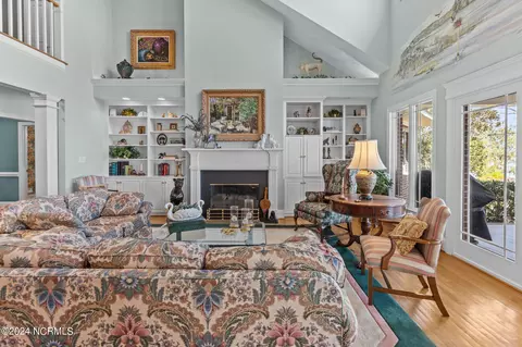 Living - 207 Pamlico Ln, Chocowinity, NC 27817 photo 2 of 3