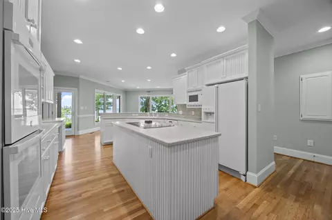 Kitchen - 207 Pamlico Ln, Chocowinity, NC 27817 photo 5 of 8