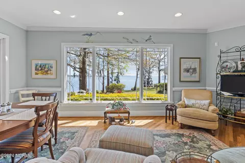 Dining - 207 Pamlico Ln, Chocowinity, NC 27817 photo 4 of 6