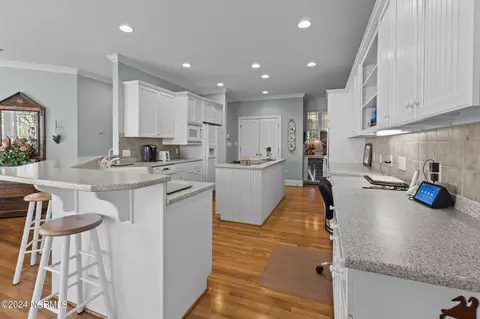 Kitchen - 207 Pamlico Ln, Chocowinity, NC 27817 photo 3 of 8