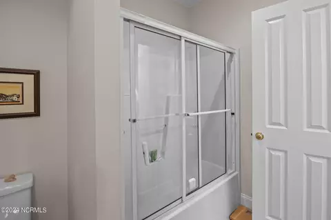 Bath - 207 Pamlico Ln, Chocowinity, NC 27817 photo 6 of 16