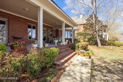 Exterior - 207 Pamlico Ln, Chocowinity, NC 27817 photo 3 of 15