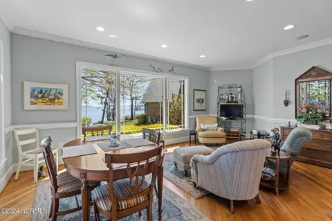 Dining - 207 Pamlico Ln, Chocowinity, NC 27817 photo 3 of 6
