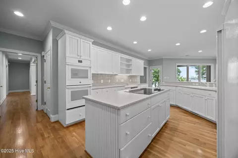 Kitchen - 207 Pamlico Ln, Chocowinity, NC 27817 photo 7 of 8