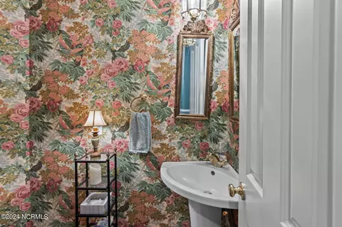 Bath - 207 Pamlico Ln, Chocowinity, NC 27817 photo 1 of 16