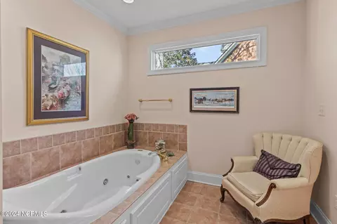 Bath - 207 Pamlico Ln, Chocowinity, NC 27817 photo 3 of 16