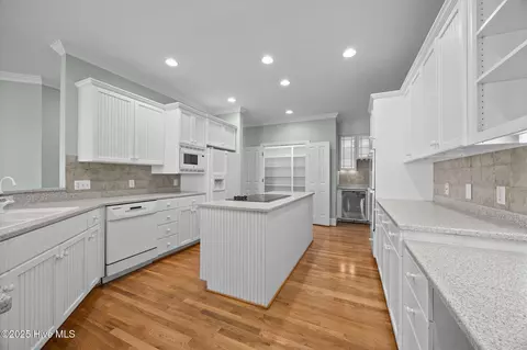 Kitchen - 207 Pamlico Ln, Chocowinity, NC 27817 photo 6 of 8