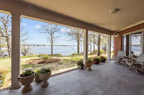 Exterior - 207 Pamlico Ln, Chocowinity, NC 27817 photo 5 of 15