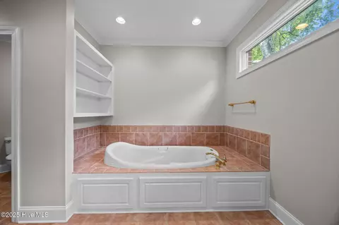 Bath - 207 Pamlico Ln, Chocowinity, NC 27817 photo 11 of 16