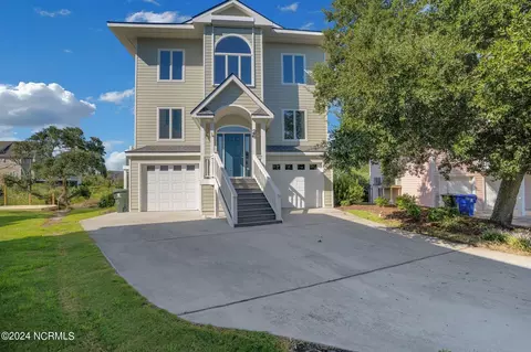 26 Sandy Ln, Surf City, NC 28445