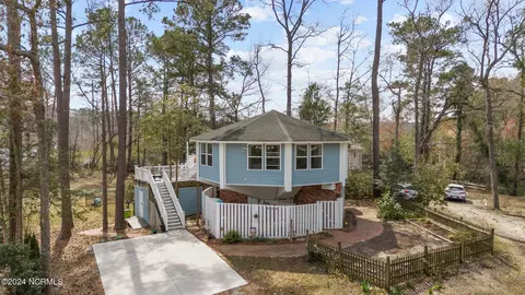 208 Gangplank Rd, New Bern, NC 28562