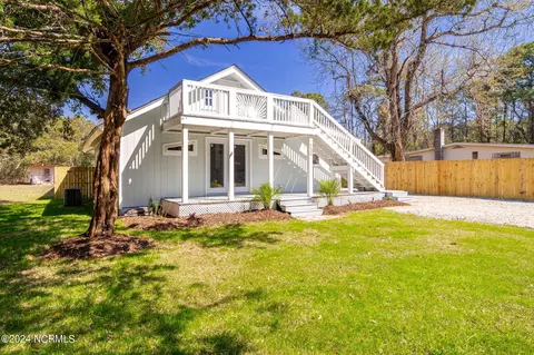 139 Conway Rd, Beaufort, NC 28516